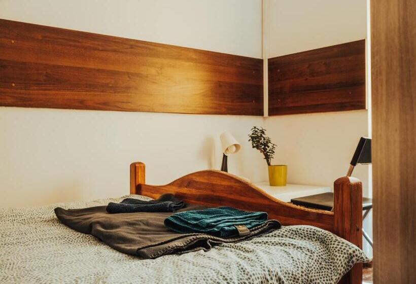 فندق صغير Noclegi Na Słowackiego 6