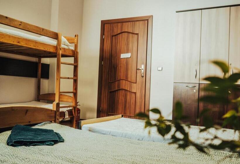 فندق صغير Noclegi Na Słowackiego 6