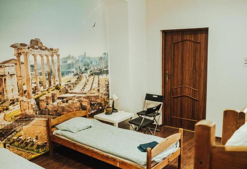 فندق صغير Noclegi Na Słowackiego 6