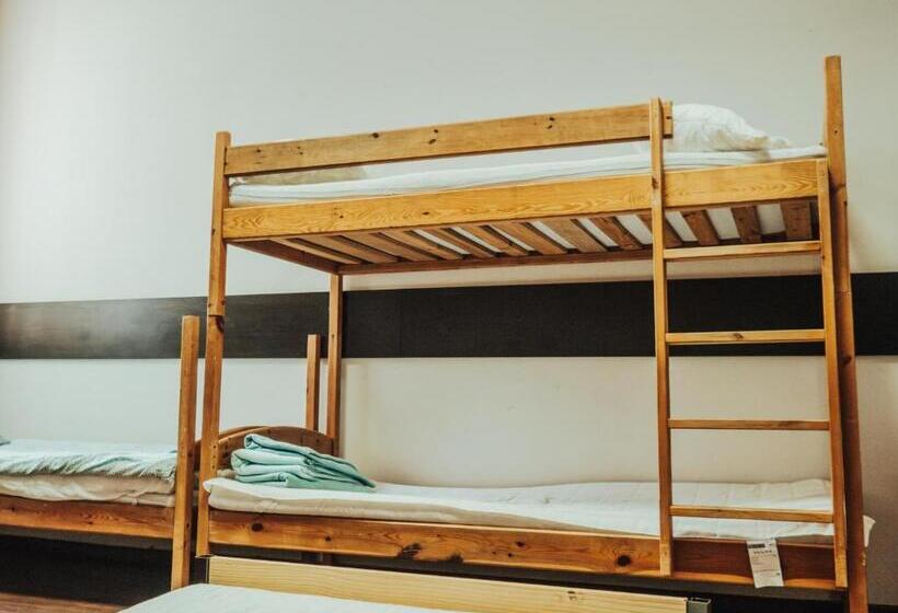 فندق صغير Noclegi Na Słowackiego 6