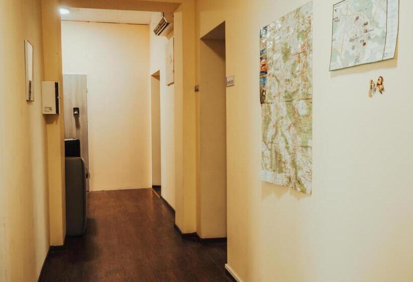 فندق صغير Noclegi Na Słowackiego 6