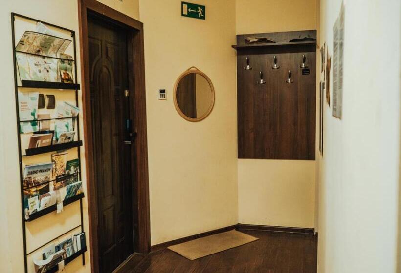 فندق صغير Noclegi Na Słowackiego 6