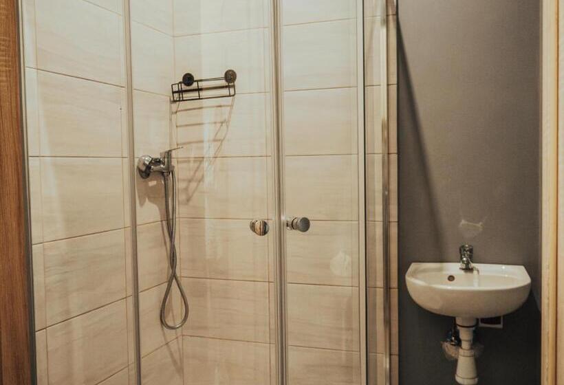 فندق صغير Noclegi Na Słowackiego 6