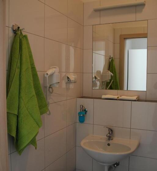 فندق صغير Pawilon Sportowo Turystyczny Kalwarianka