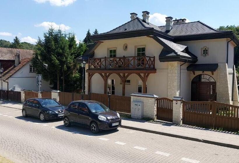 تختخواب و صبحانه Biały Dom Kazimierski