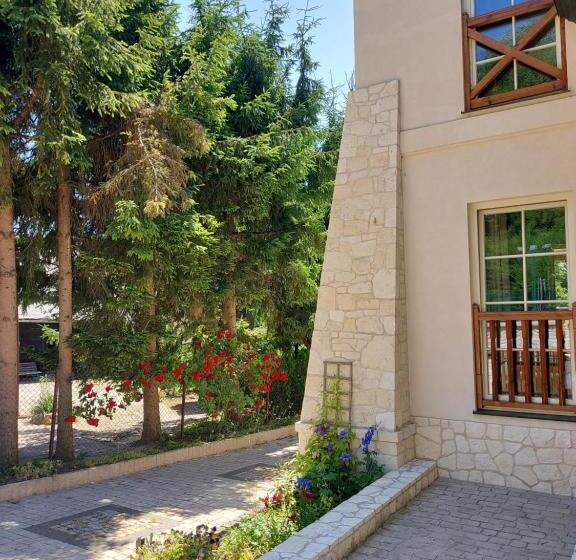 تختخواب و صبحانه Biały Dom Kazimierski