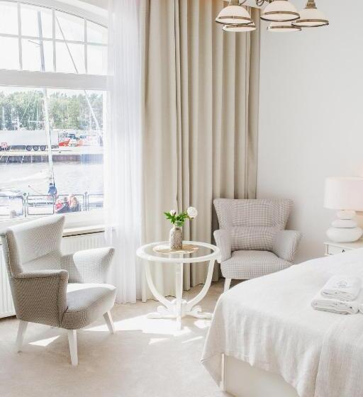 تختخواب و صبحانه Columbus Ustka   Marynarki Polskiej 2