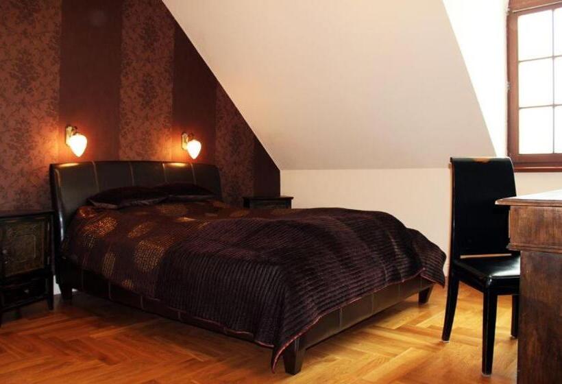 צימר Dwór Pod Różami