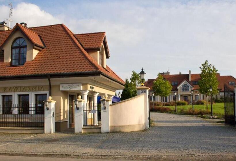 تختخواب و صبحانه Dwór Pod Różami