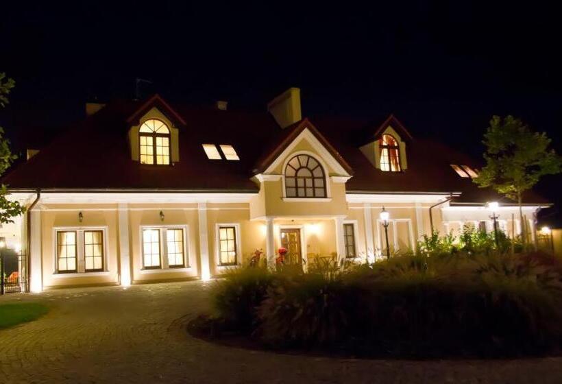 تختخواب و صبحانه Dwór Pod Różami