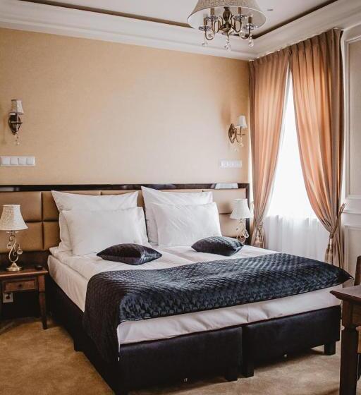 تختخواب و صبحانه Pałac Uniejów