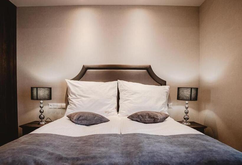 تختخواب و صبحانه Pałac Uniejów