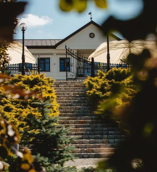 تختخواب و صبحانه Pałac Uniejów