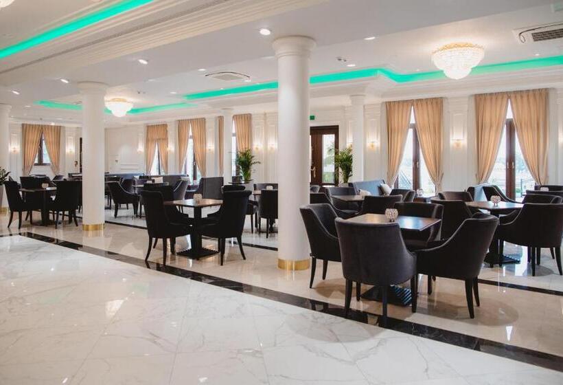 تختخواب و صبحانه Pałac Uniejów