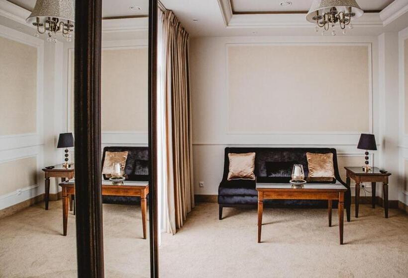 تختخواب و صبحانه Pałac Uniejów