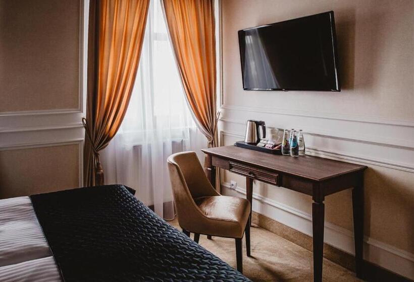 تختخواب و صبحانه Pałac Uniejów