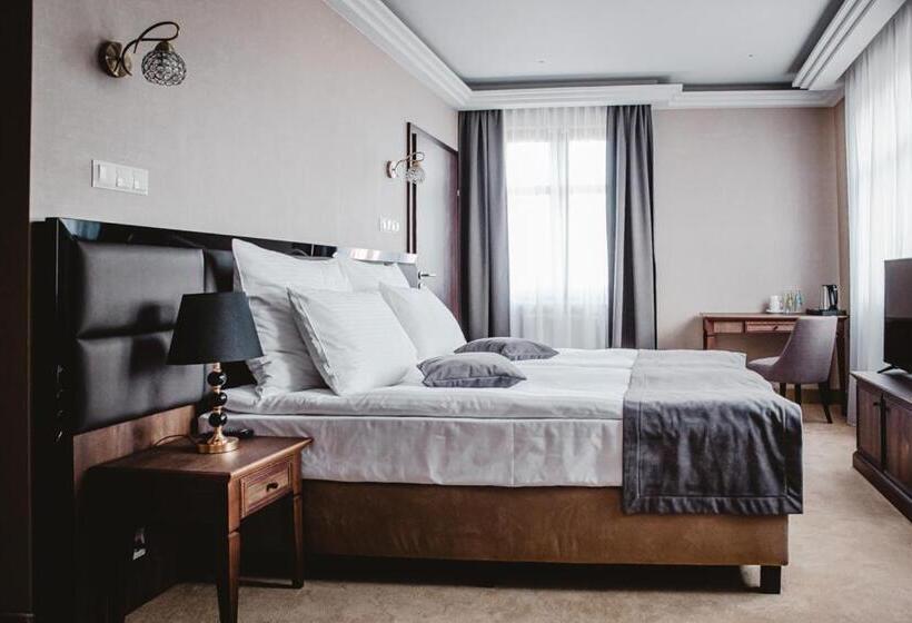 تختخواب و صبحانه Pałac Uniejów