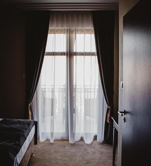 تختخواب و صبحانه Pałac Uniejów