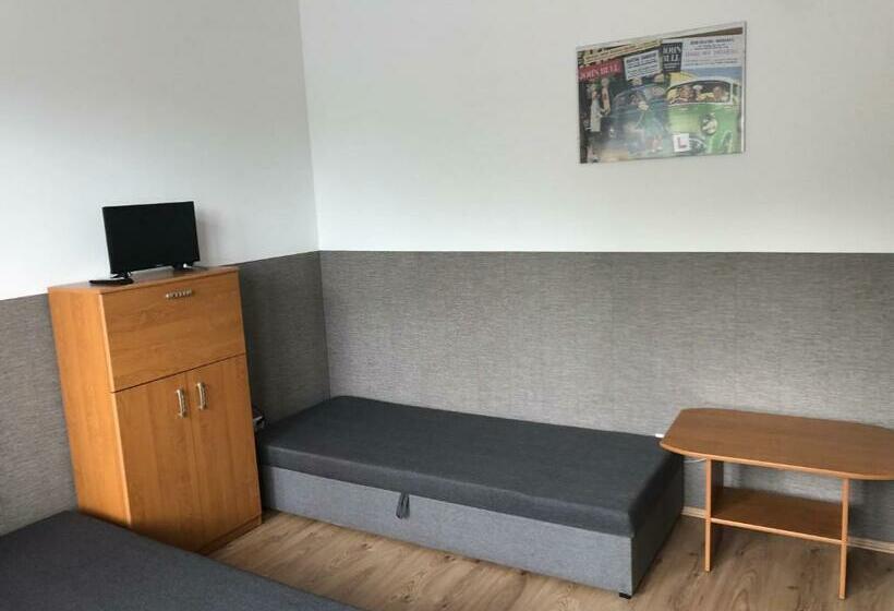 הוסטל Hgs Home Noclegi Pracownicze Parking , łazienki