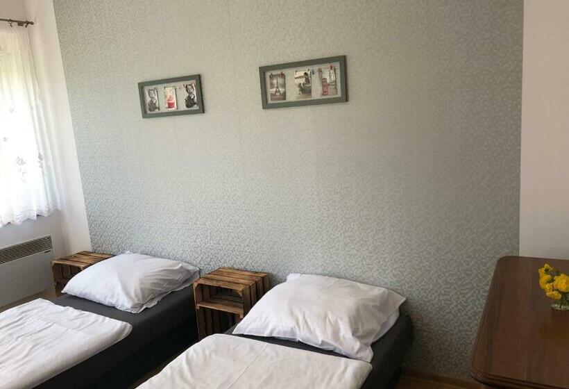 הוסטל Hgs Home Noclegi Pracownicze Parking , łazienki