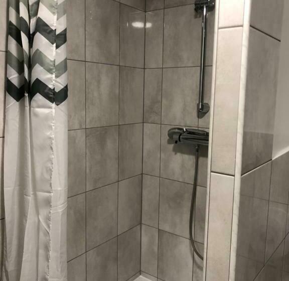 הוסטל Hgs Home Noclegi Pracownicze Parking , łazienki