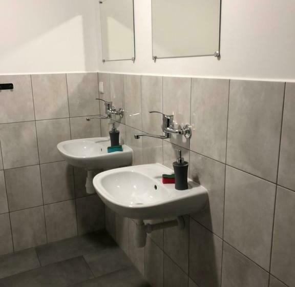 הוסטל Hgs Home Noclegi Pracownicze Parking , łazienki