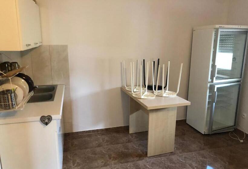 فندق صغير Hgs Home Noclegi Pracownicze Parking , łazienki
