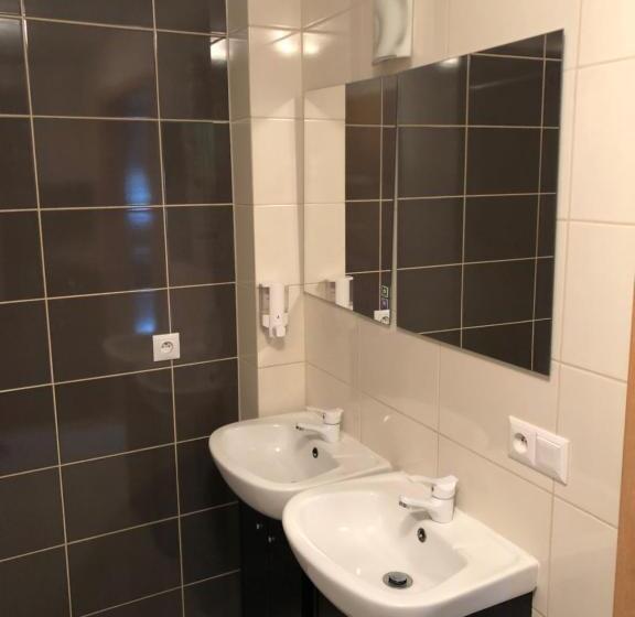 הוסטל Hgs Home Noclegi Pracownicze Parking , łazienki