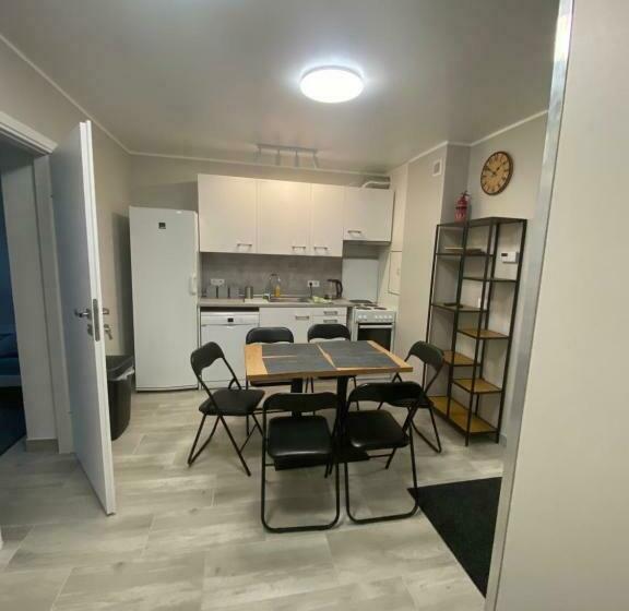 旅馆 Noclegi Pracownicze Parking Busy