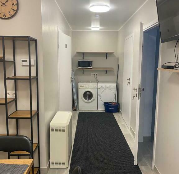 ユースホステル Noclegi Pracownicze Parking Busy