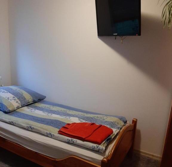 ホテル Agroturystyczny Dom Na Skraju Lasu