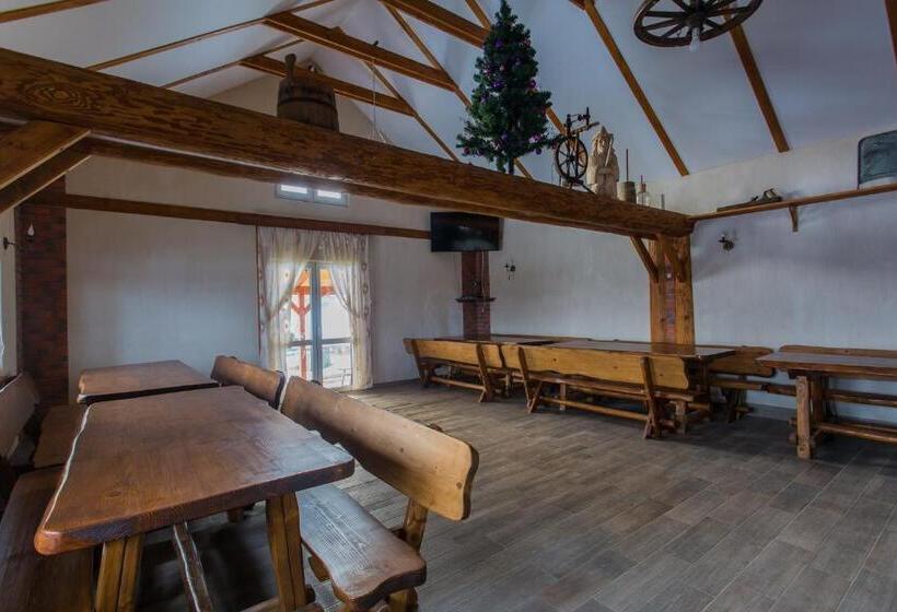 ホテル Agroturystyka Pawlikówka