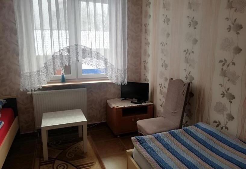 ホテル Agroturystyka Pod Bocianim Gniazdem