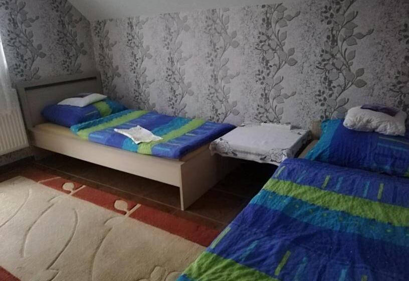 ホテル Agroturystyka Pod Bocianim Gniazdem