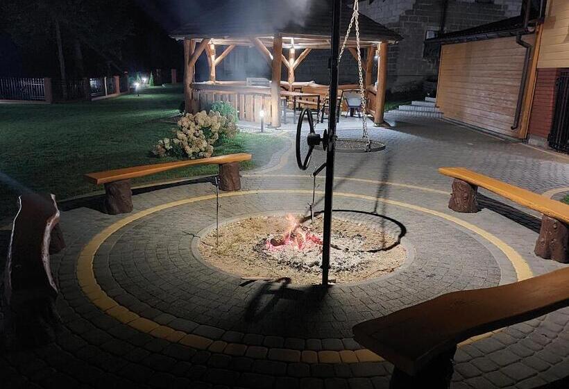 فندق Agroturystyka żubrówka