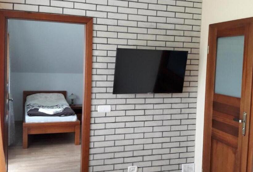 فندق Agroturystyka żubrówka