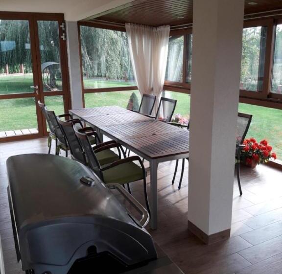 فندق Agroturystyka żubrówka