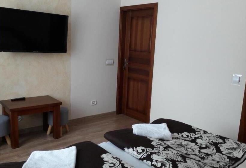 فندق Agroturystyka żubrówka