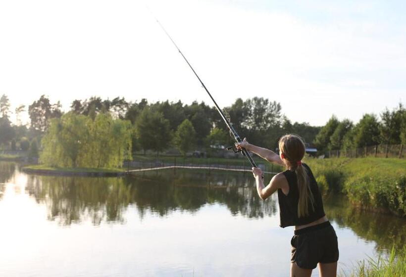 ホテル Agrowczasy Nad Stawem