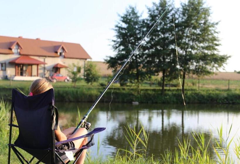 فندق Agrowczasy Nad Stawem