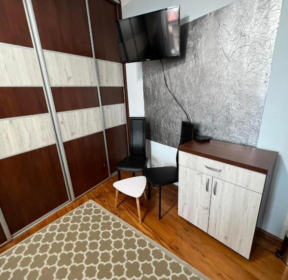 هتل کپسول Jedności Hostel