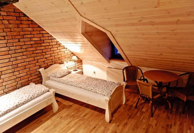 בית מלון כפרי Dworek Pod Wiechą