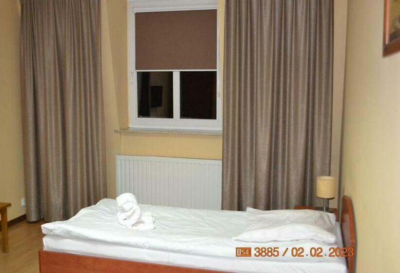 فندق I Restauracja Jaskolka