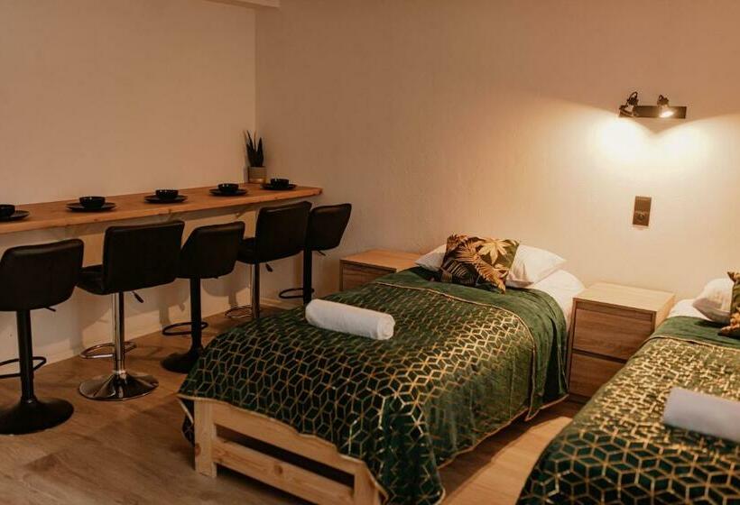 ホテル Noclegi Na Parkowej Blisko Zator Energylandia