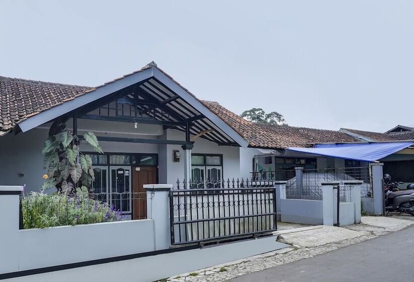 ホテル Oyo Homes 91011 Eco Tourism Desa Cibodas Areng 1 Syariah