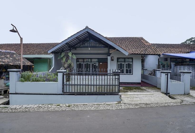 ホテル Oyo Homes 91011 Eco Tourism Desa Cibodas Areng 1 Syariah