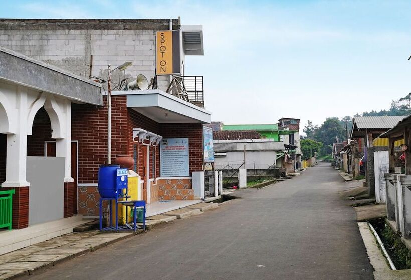 ホテル Oyo Homes 91011 Eco Tourism Desa Cibodas Areng 1 Syariah