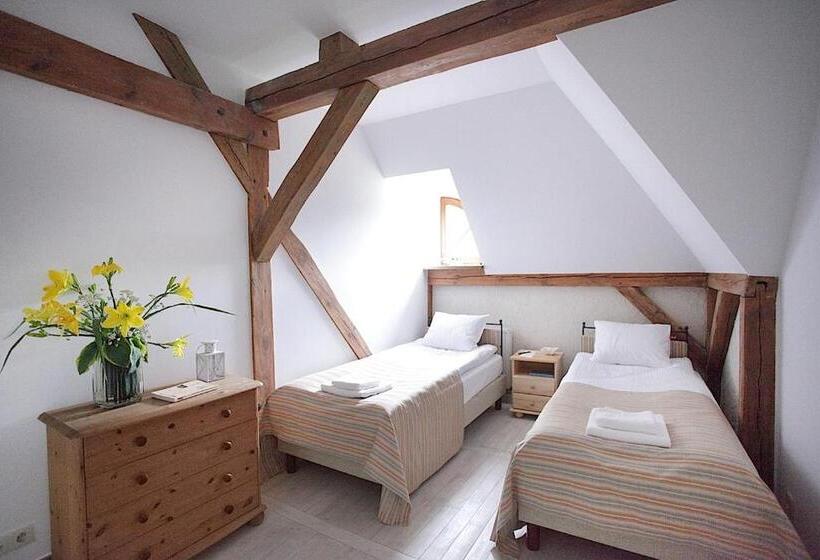 בית מלון כפרי Pałac W Dębinie