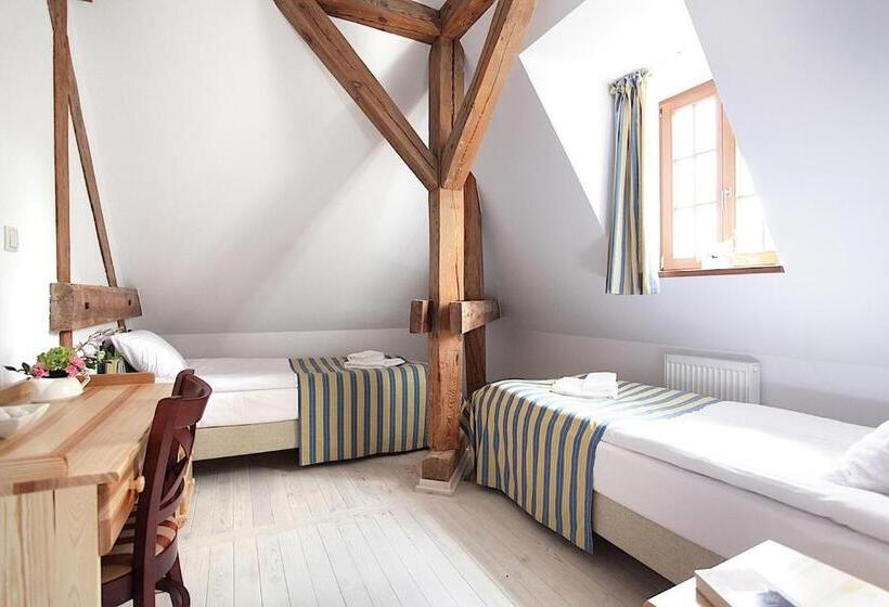 בית מלון כפרי Pałac W Dębinie