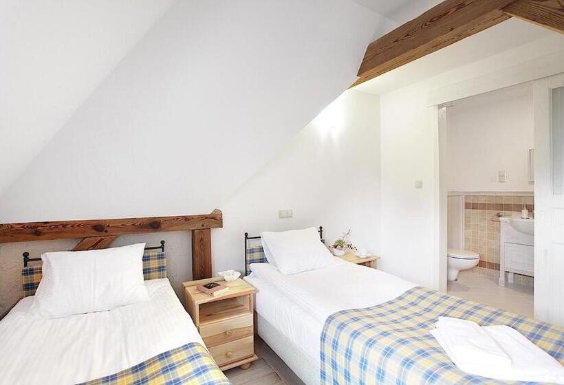 فندق Pałac W Dębinie